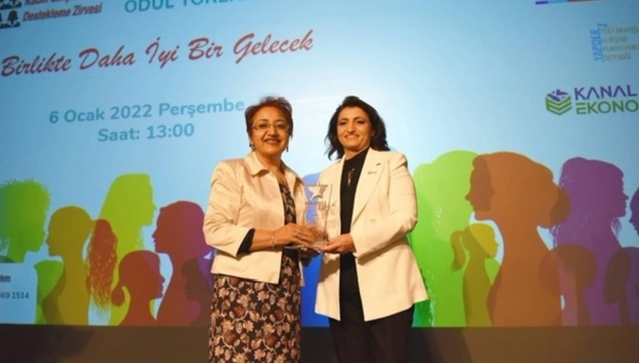 GÜLÜZAR ÖZEV'E SİVİL TOPLUM VE SOSYAL KATKI 'DA YILIN KADINI ÖDÜLÜ