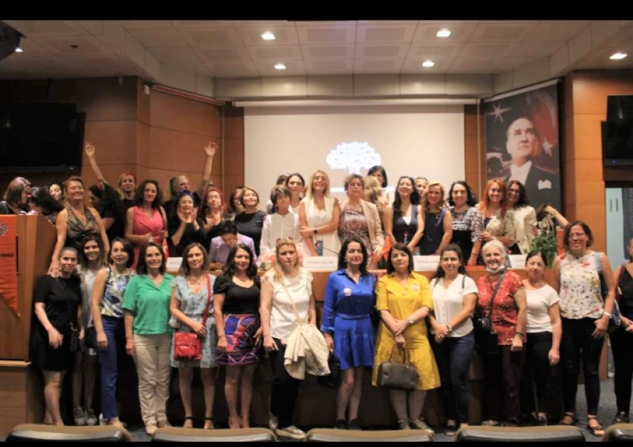 KADIN MUHASEBECİLER DERNEĞİ KADININ DÜNÜ BUGÜNÜN PANELİNİ GERÇEKLEŞTİRDİ